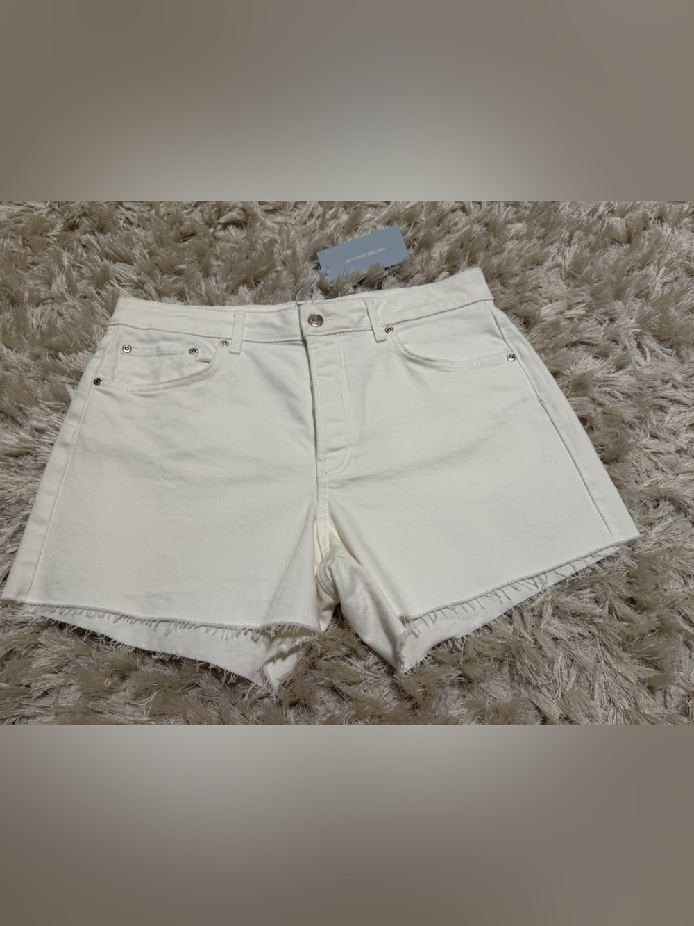 ✨NEW ANTONIO MELANI Ivory Colored High-Waist Frayed Hem White Denim Shorts✨